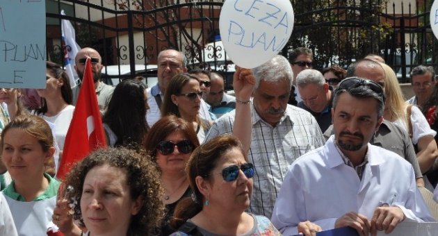 Sağlıkçılar Hakları İçin Eylem Yaptı