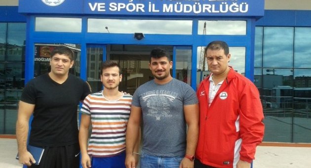 Şahi Spor’a Milli Güreşçi