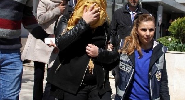 Sahte Kadın Komiseri Sarı Şalı Ele Verdi