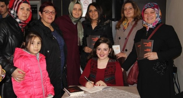 Şair Çandarlı İlk Kitabını Tanıttı