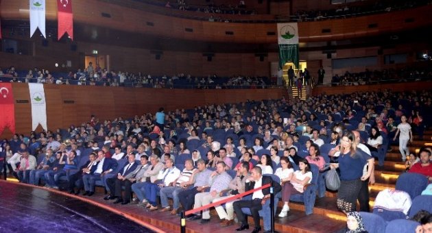 ’saltanatın Adımları’ Ayakta Alkışlandı