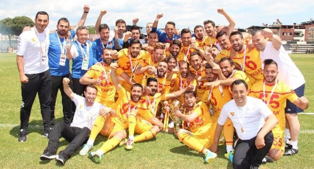 Şampiyon Göztepe Kupasını Aldı