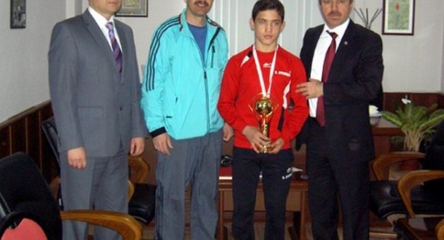 Şampiyon Güreşçilerden Ziyaret