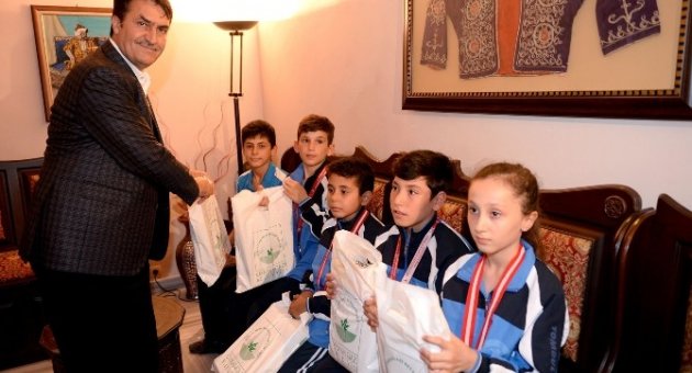 Şampiyon Karatecilerden Dündar’a Ziyaret