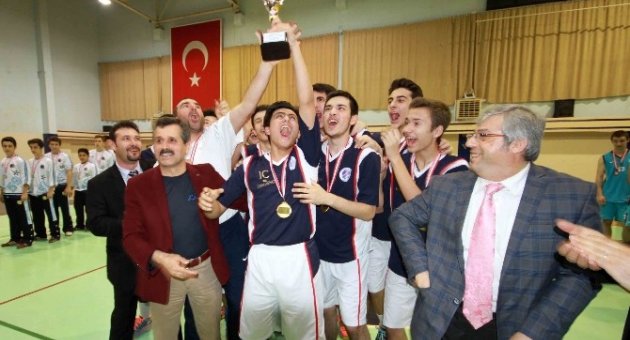 Şampiyon Tredaş Spor Kupasını Aldı