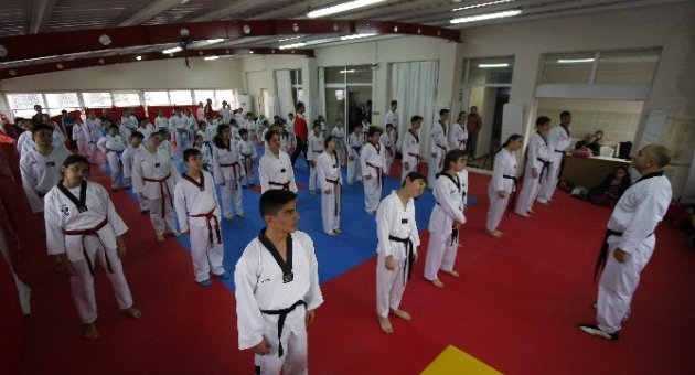 Şampiyonlar Bayraklı’da Yetişiyor