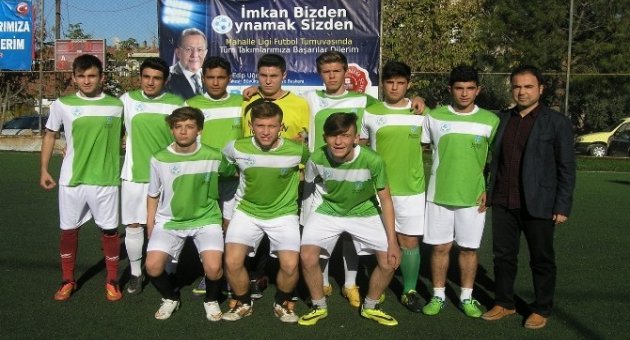 Şampiyonlar Kupalarını Aldı