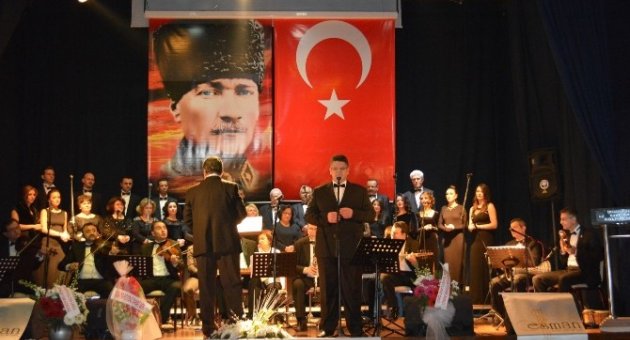 Sanatçı Gökhan Sezen’e Konserde Doğum Günü Sürprizi