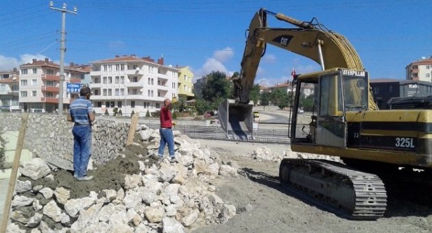 Şantiyeyi Basan 2 Kadın, Görevliye Baltayla Saldırdı