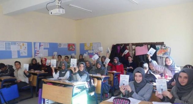 Saray İmam Hatip Öğrencileri Kitap Okuyor