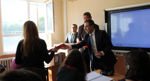Saray’da Çocuklar Tabletlerine Kavuştu
