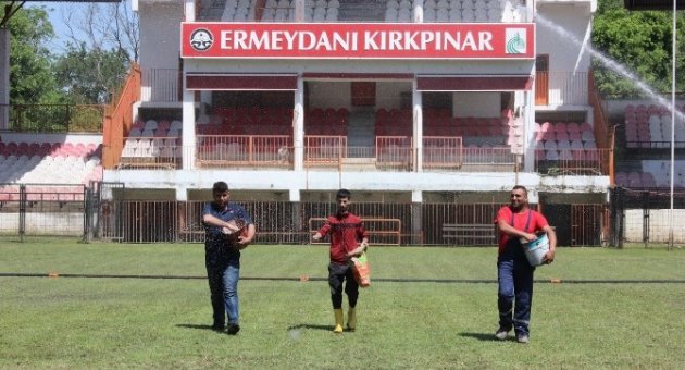 Sarayiçi ‘er Meydanı’ Çayırı Güreşlere Hazırlanıyor