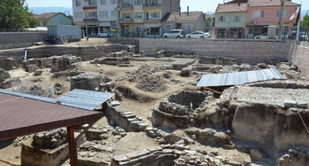Sargın Ve Altepe İznik Çini Fırınlarındaki Kazı Çalışmalarını İnceledi
