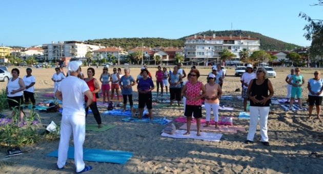 Sarımsaklı Plajları’nda Ücretsiz Yoga Eğitimi