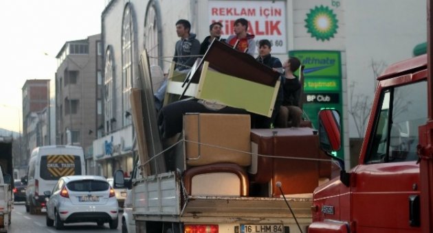 Şarkılı Türkülü Tehlikeli Yolculuk