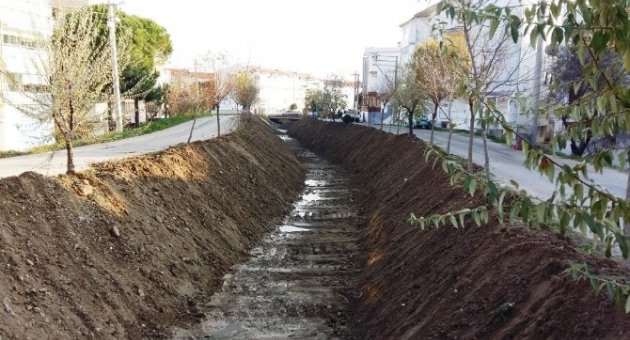 Şarköy Olukbaşı Deresi Temizleniyor