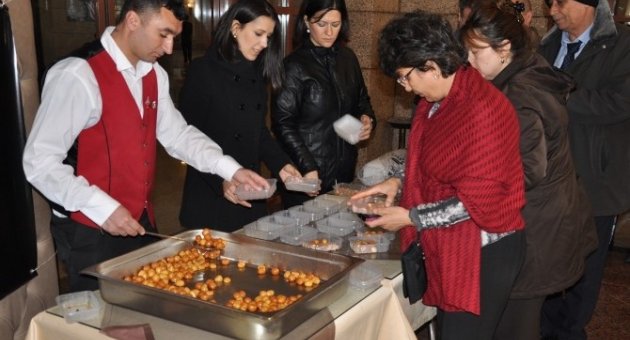 Savcı İçin İzmir’de Lokma Dağıtıldı