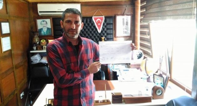 Seçimlerde Yüzde 100 Oy Alan Muhtar Mazbatasını Aldı