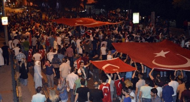 Şehit Askerler İçin Binlerce Bursalı Sokaklara Döküldü