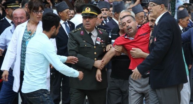 Şehit Babası: "yıkılmadım Ayaktayım, Allah’ım O Köpeklere Gün Yüzü Gösterme"