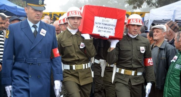 Şehit Oğluna Son Kez Ambulanstan Baktı