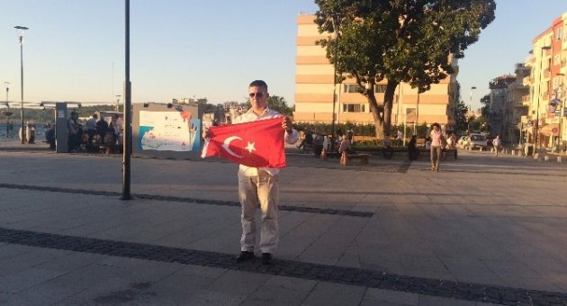 Şehit Polisler İçin Tek Başına Eylem Yaptı