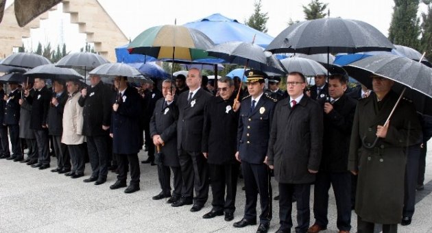 Şehit Polisler Mezarı Başında Anıldı