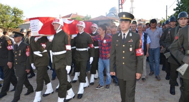 Şehit Uzman Onbaşı Gözyaşları Arasında Toprağa Verildi