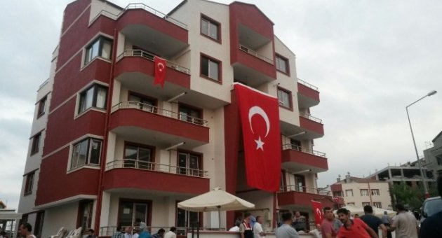 Şehit Yarbayın Ailesine Paylaştılar