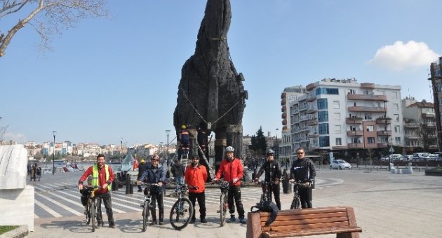Şehitler Abidesi’nden Anıtkabir’e Toprak Götürecekler