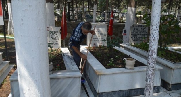 Şehitliğe Bakım