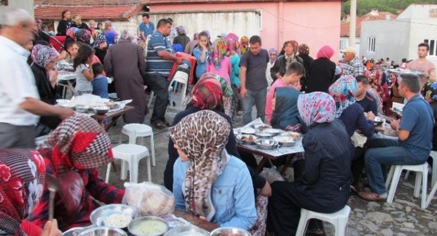 Şekveren Mahalle İftarı Büyük İlgi Gördü