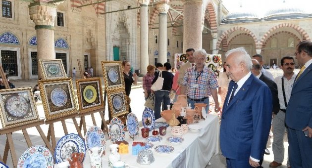 Selimiye Camii Bahçesinde Yıl Sonu Sergisi Açıldı