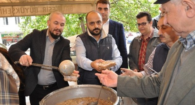 Semerkand Vakfı 10 Bin Kişiye Aşure Dağıttı