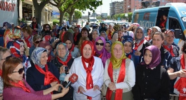 Şenlik Havasında Anneler Günü Kutlaması