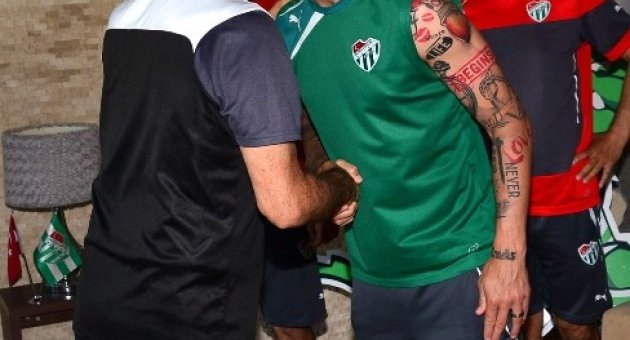 Şenol Güneş’e Kupa Finali Öncesi Sürpriz Doğum Günü