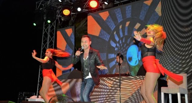 Serdar Ortaç Çeşme’yi Salladı