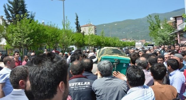 Servis Altında Kalan Minik Melisa Gözyaşları Arasında Toprağa Verildi