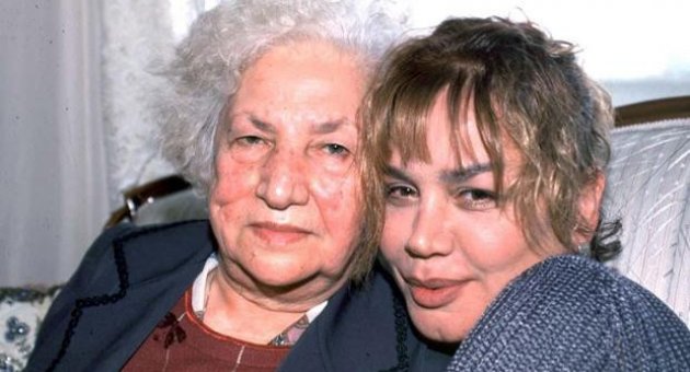 Sezen Aksu Annesini Yalnız Bırakmıyor