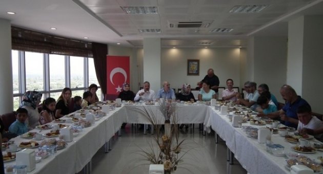 Sgk Personeli, Yuvada Yaşayan Çocuklarla Kahvaltı Yaptı