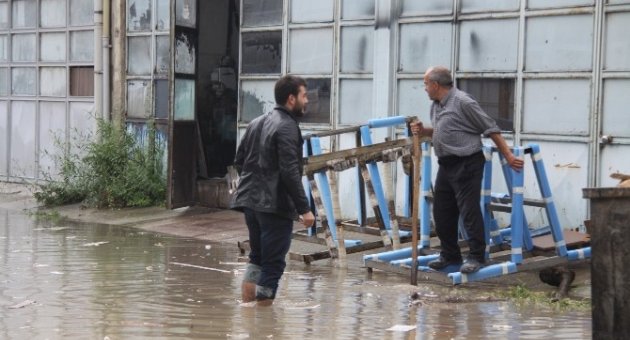 Şiddetli Yağış İnegöl’ü Göle Çevirdi