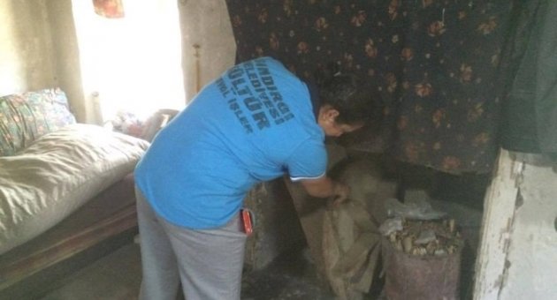 Sındırgı’da Evde Temizlik Hizmeti Devam Ediyor