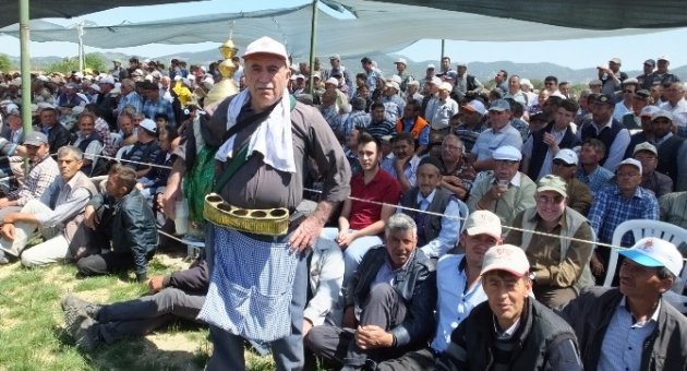 Sırtında Güğümle Limonata Sattı