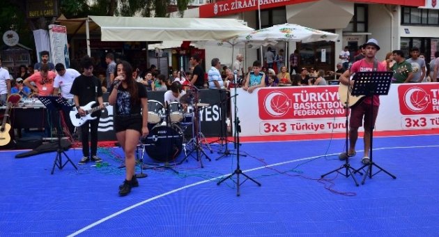 Sokak Basketbol Turnuvası Foça’da Başladı