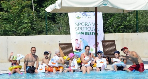 Spastik Engelli Çocukların Havuz Keyfi