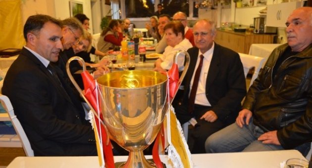 Sporun Sağlık Çınarına Vefa Plaketi