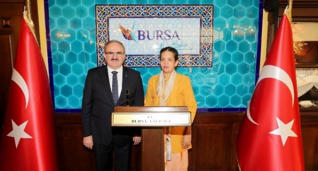 Sri Lanka’da Yeni Geliştirilen Orkide Çiçeğine Erdoğan’ın İsmi Verildi