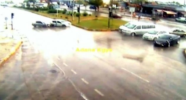 Sulama Kamyonu Devrilmekten Son Anda Kurtuldu