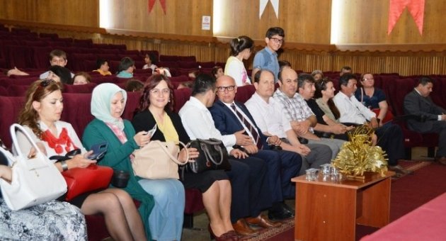 Süleymanpaşa Belediye Başkanı Eşkinat, Sevgi Evi Çocuklarının Yıl Sonu Programına Katıldı