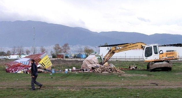 Suriyeli Mültecilerin Korsan Çadırlarına Operasyon